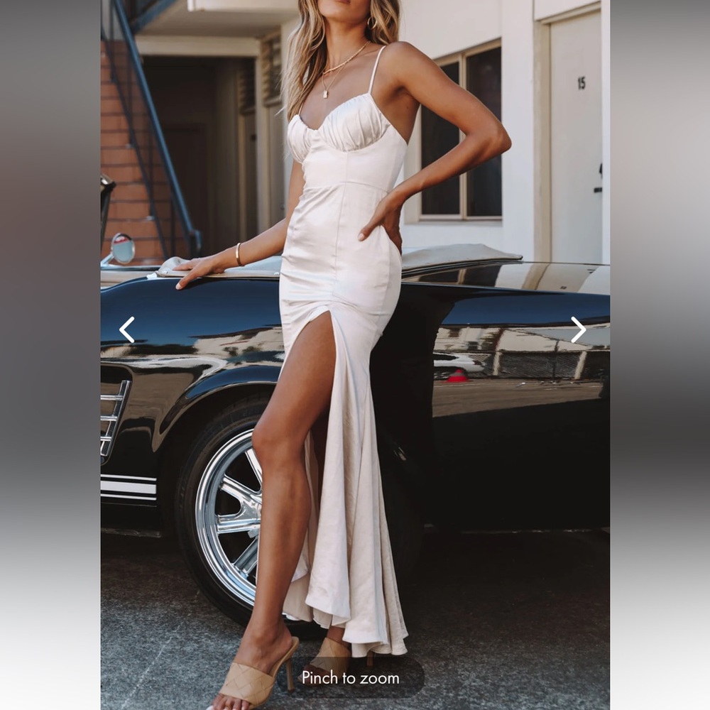 cream/white size 12 selfie leslie prom/formal dress worn ONCE with tags
